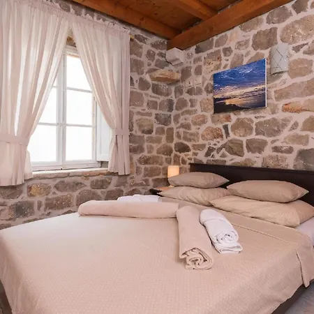 Ferienhaus Fuer 14 Personen Und 2 Kinder In Stankovic Bei Orebic, Dalmatien Sueddalmatien オレビック